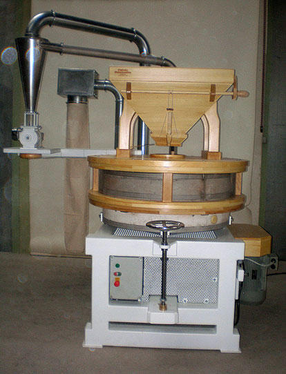 Moulin à céréales professionnel OSTTIROLER de la famille GREEN Moulin à céréales professionnel OSTTIROLER de la famille GREEN