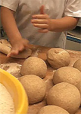 Gradwohl, boulangerie complète bio, broie avec un moulin à céréales Osttiroler Green Gradwohl, boulangerie complète bio, broie avec un moulin à céréales Osttiroler Green
